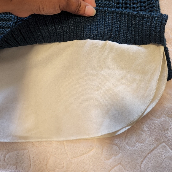 Sweater - Picture 5 of 6